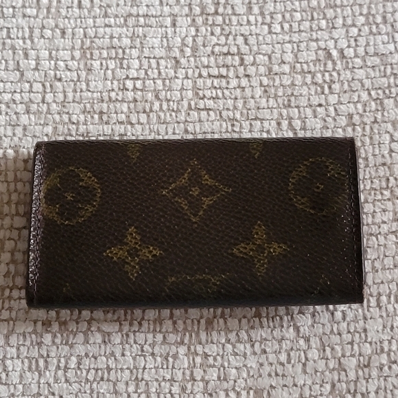 Louis Vuitton Authentic Key Holder - Picture 2 of 14